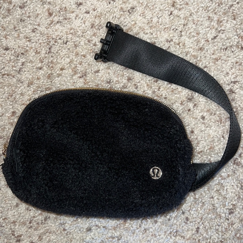 Lululemon fleece belt bag